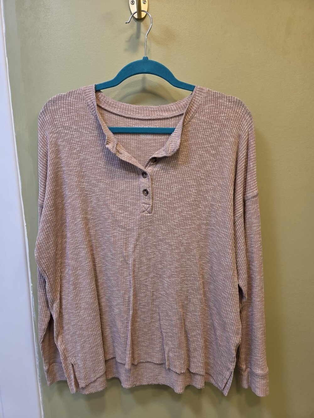American Eagle long sleeved Henley size Large